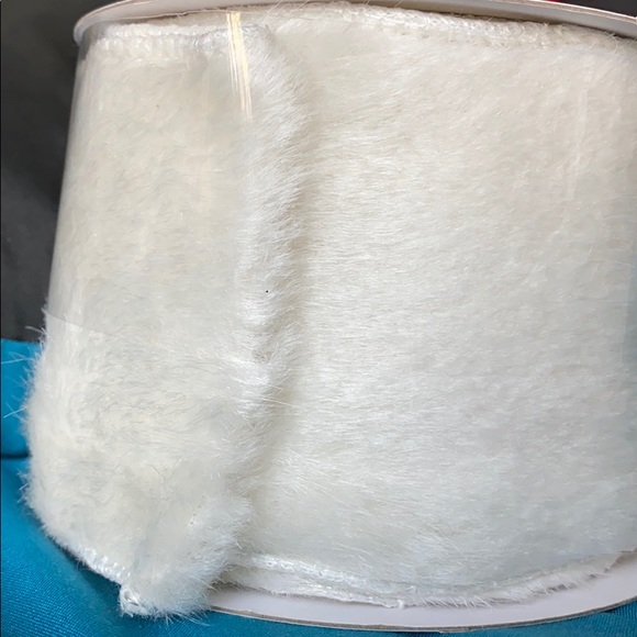 Celebrate it Christmas White Furry Wired Ribbon - Picture 3 of 5